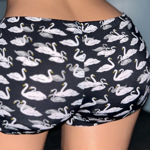 Betsey Johnson black white swan lake bikini swimsuit boy short ruffle dollbaby - Picture 7 of 8